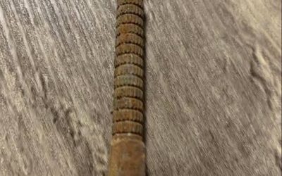 “Found this yesterday on a country road. Any ideas?” a confused netizen asked.