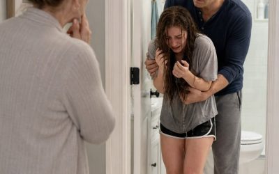 EVERY NIGHT MY SON SHOWERED AT 3 A.M., AND I KEPT TELLING MYSELF IT WAS JUST STRESS—UNTIL CURIOSITY MADE ME LOOK THROUGH THE BATHROOM DOOR AND I SAW SOMETHING SO HORRIFYING, SO FAMILIAR, AND SO WICKED THAT I LEFT HIS HOME FOR A RETIREMENT COMMUNITY BEFORE SUNRISE… BUT I COULDN’T LEAVE HER THERE…
