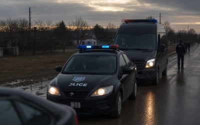 I Helped an Elderly Woman Carry Her Groceries—The Next Morning, Police Surrounded My House