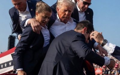 😱A moment minutes ago🚨 Chaos as the President of the United States was… See more