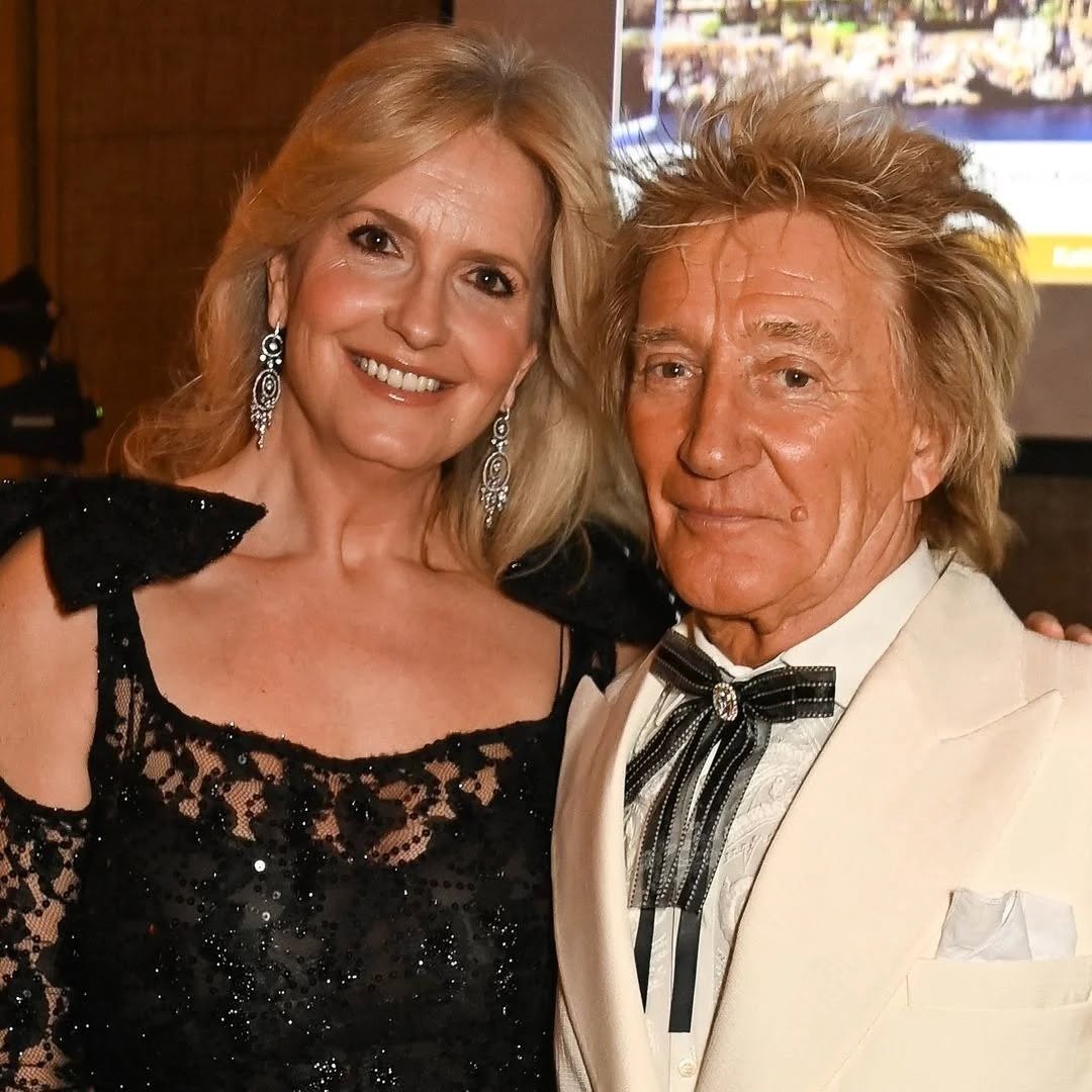 At 53, Rod Stewart’s wife blasted for photo in teeny tiny two piece 😳😳 “How embarrassing” wrote one person 😮 See pic in comments 👇