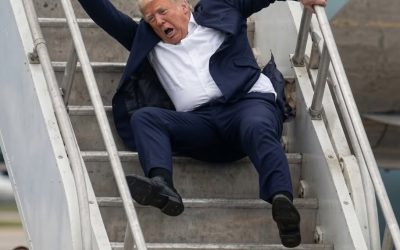 🚨Trump FALLS AGAIN! — White House Doctor Breaks S…See more