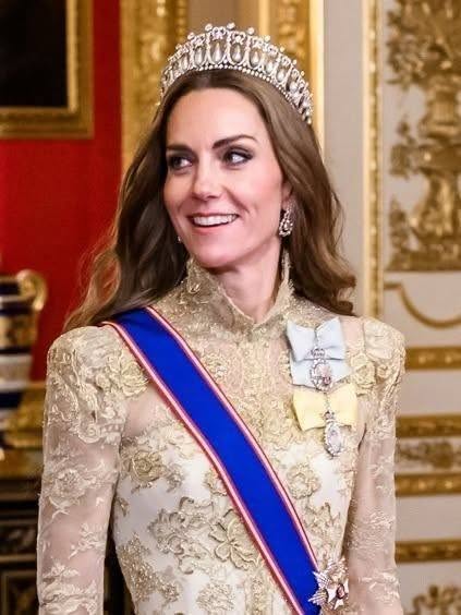 It’s official: The news about KATE MIDDLETON is true..see more