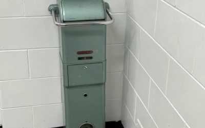 Discovered this in a very old school washroom 1920’s. What is this thing?
