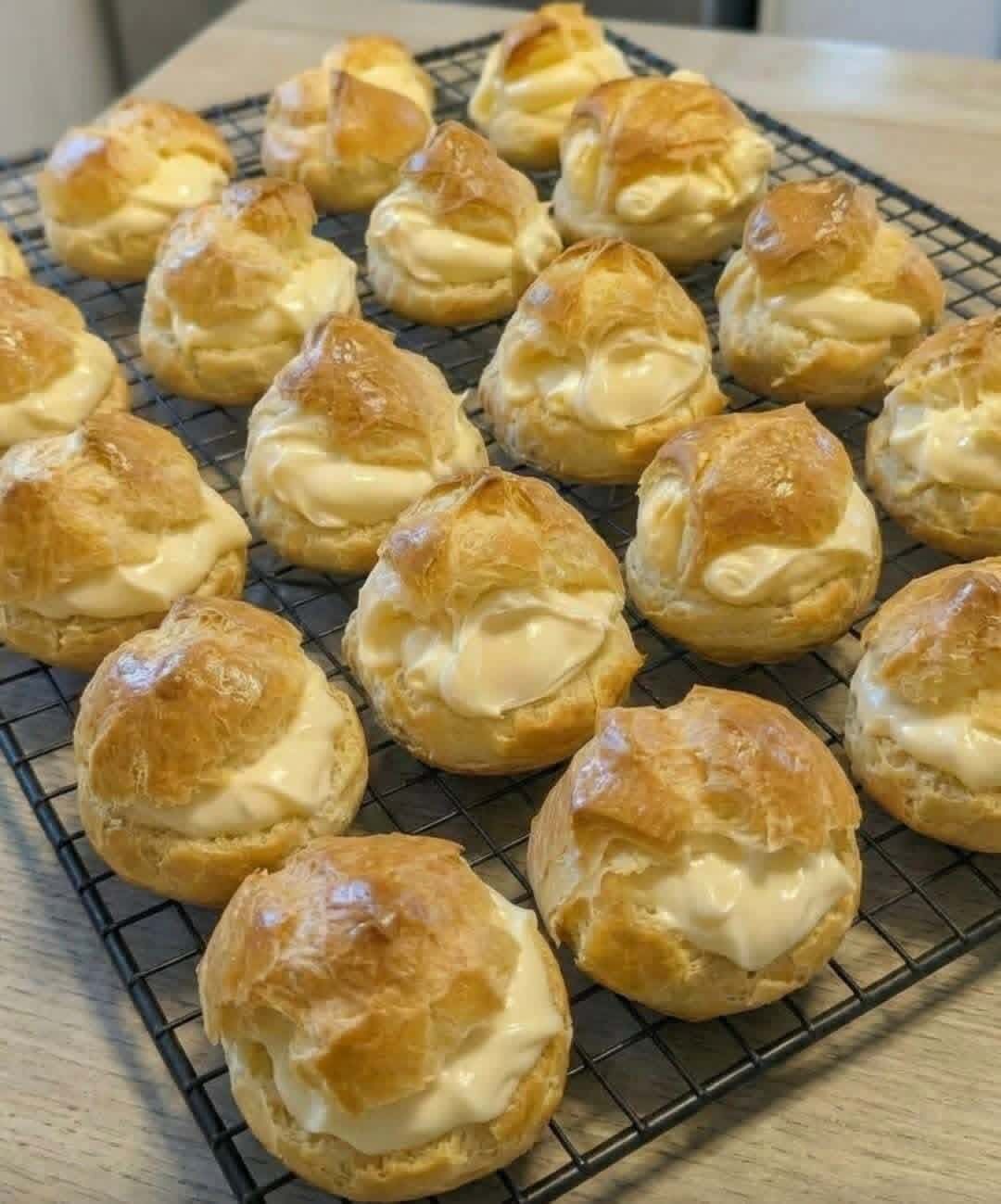 Famous Cream Puffs with Celebrated Filling