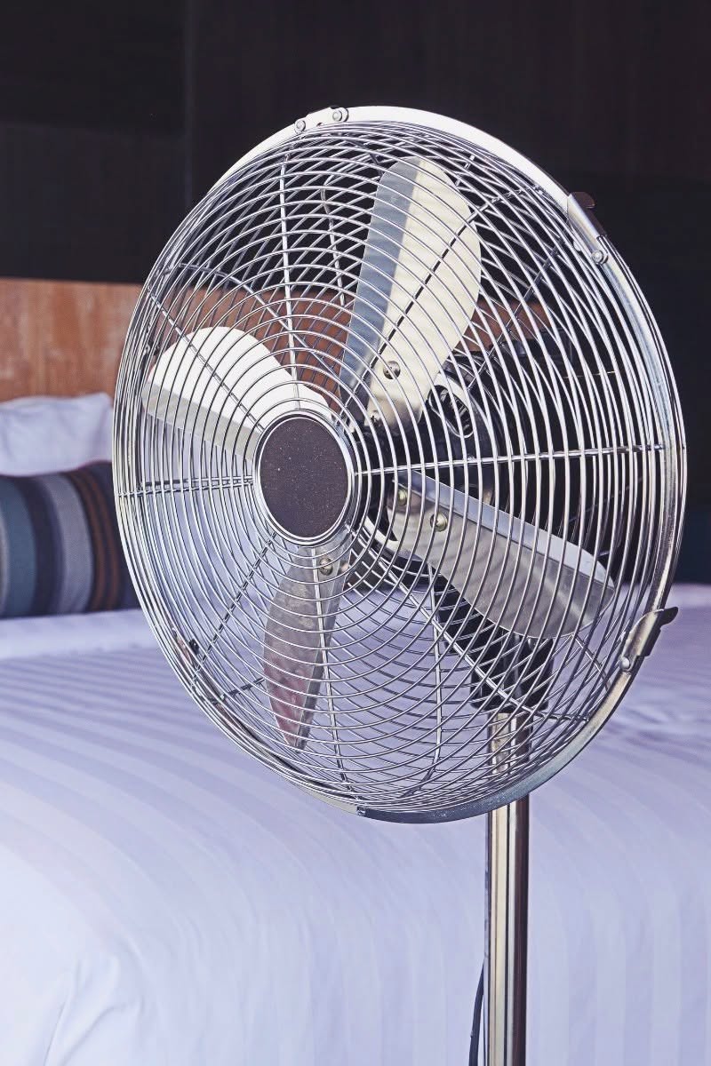 99 % of people don’t know this. Here’s why you shouldn’t sleep with a fan on