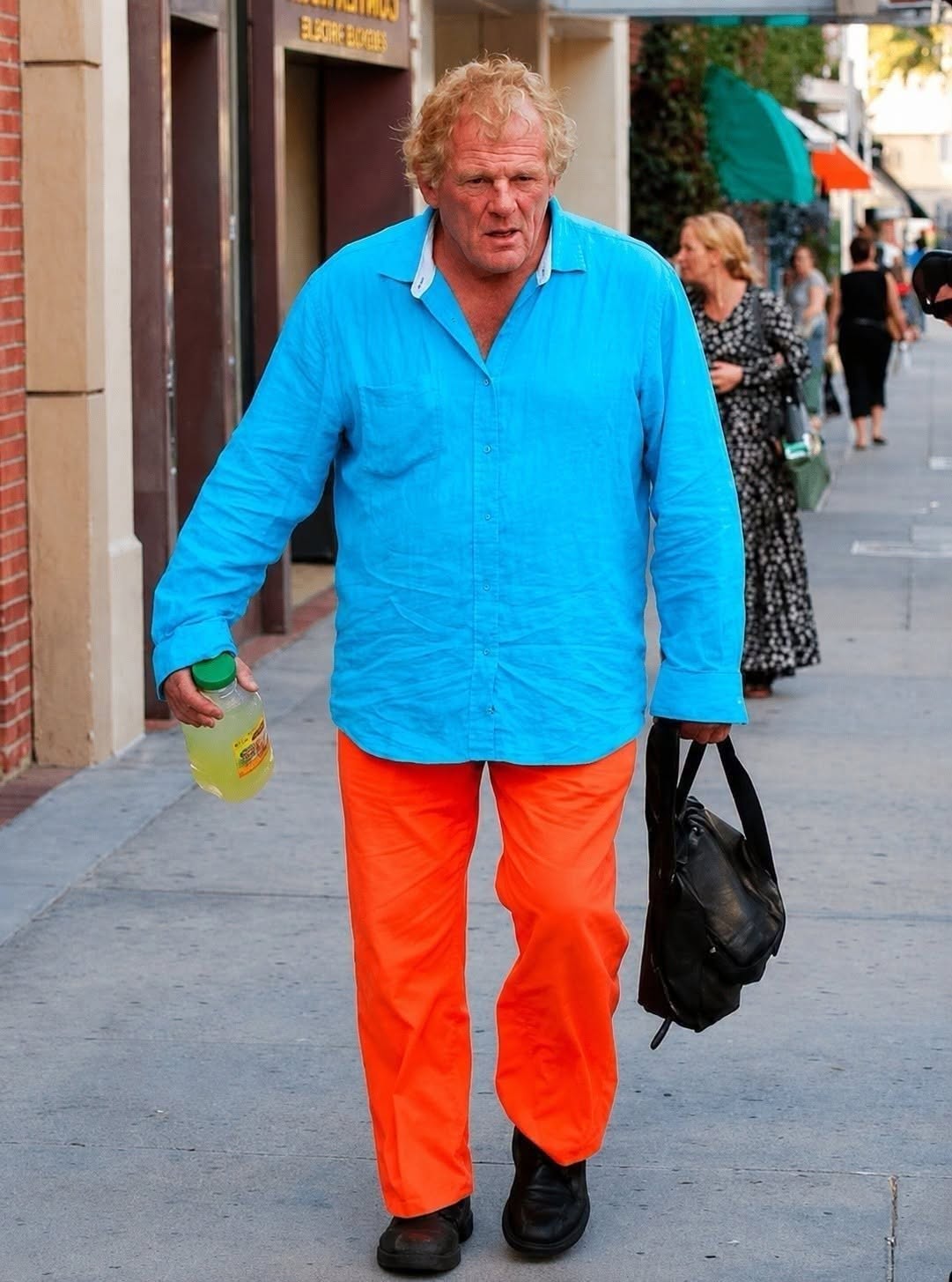 “The legend of the 70’s is now almost impossible to recognize.” Passersby didn’t even realize that it was once one of the biggest stars of its generation. Find out who it is in the first comment..