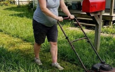 I Mowed The Lawn For My Eighty Two Year Old Neighbor One Quiet Afternoon, And The Next Morning A Local Sheriff Knocked On My Door With A Message That Reshaped My View On Home Insurance