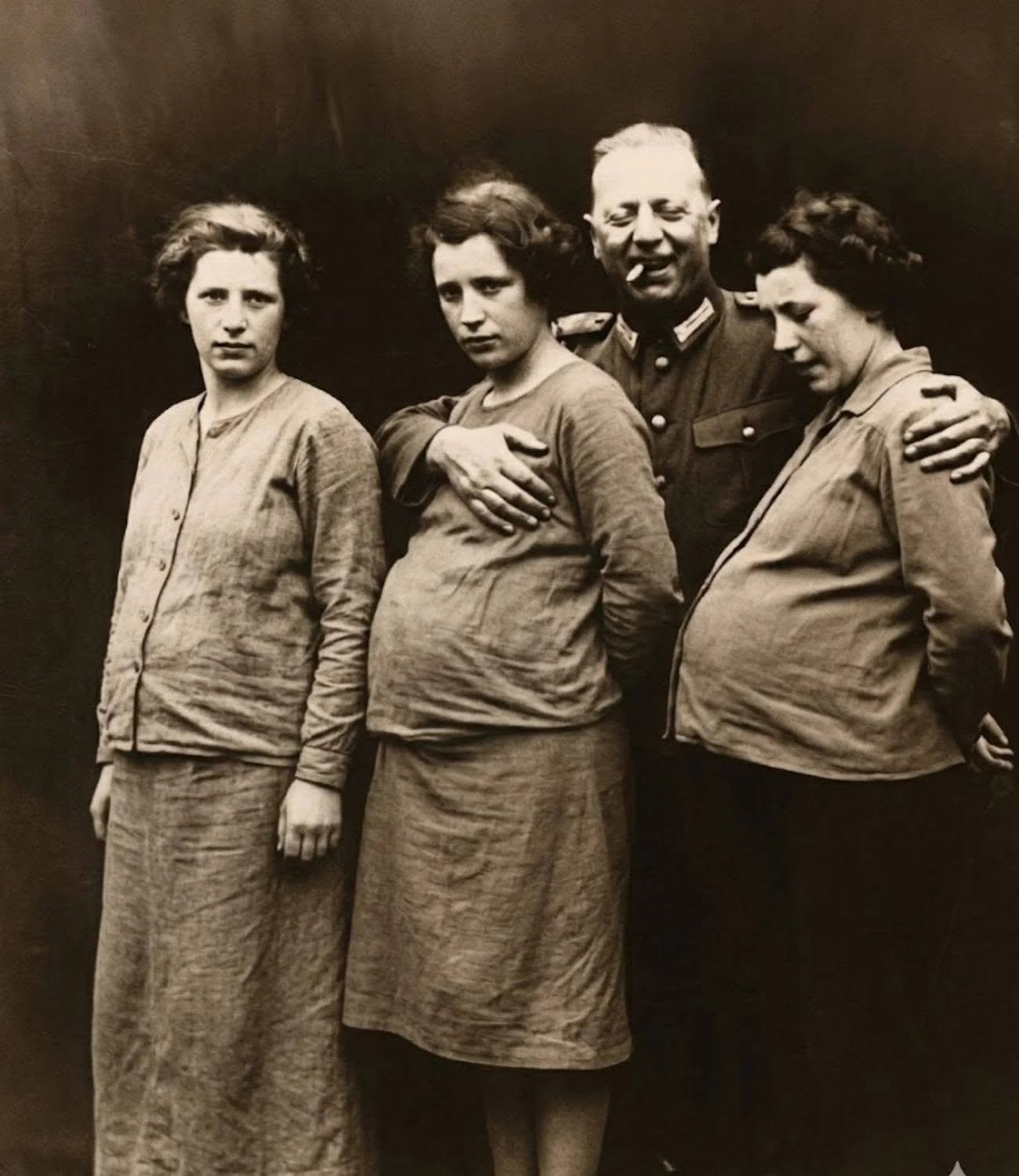 A German general forced a French prisoner to become pregnant, ignoring the consequences… For the first time, German General Klaus von Richthberg entered the barracks. Upon arriving at Ravensbrück in March 1943, he didn’t utter a word. He simply walked through the rows of exhausted, broken, and suffering women, his hands clasped behind his back, his gaze scanning each face like a market inspector. Most of the prisoners lowered their gazes, knowing that one glance could mean se… Voir plus