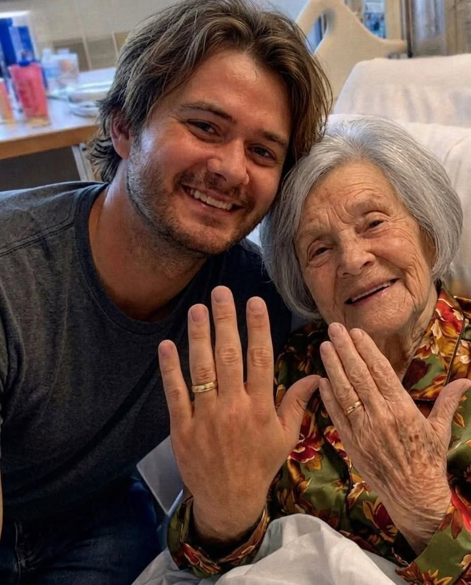 An elderly woman asked me to marry her as her final wish. After she passed away, her attorney handed me the worn hospital bag she had protected for years and quietly said, “She chose you for a reason.”  Two years ago, I was thirty-four and working as an orderly at a small nursing home when I met Gloria.  She was eighty-two—strong-willed, quick with a sharp remark, and somehow able to make even the quietest room feel brighter.  Most residents had children, grandchildren, or re… Voir plus