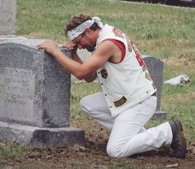 A biker showed up at my wife’s grave every week and I had no idea who he was. For six months I watched him from my car. Same day. Same time. Every Saturday at 2 PM he’d roll up on his Harley, walk to Sarah’s headstone, and sit there for exactly one hour. He never brought flowers. Never said a word that I could see. Just sat cross-legged on the ground next to her grave with his head bowed. The first time I saw him, I thought maybe he had the wrong grave. The cemetery’s big. People get confused. But he came back the next week. And the next. And the next. I started getting angry. Who was this guy? How did he know my wife? Why was he spending an hour every single week at her grave when some of her own family couldn’t be bothered to visit once a month? Sarah died fourteen months ago. She was forty-three. We’d been married twenty years. Two kids. A good life. A normal life. There was nothing in her past that would connect her to a biker. She was a pediatric nurse. She volunteered at church. She drove a minivan. Her idea of rebellion was putting an extra shot of espresso in her latte. But this guy, this biker, he was grieving her like he’d lost someone precious. I could see it in the way his shoulders shook sometimes. In the way he’d press his hand against her headstone before he left. It was driving me crazy. After three months, I couldn’t take it anymore. I got out of my car and walked over while he was there. He heard me coming. Didn’t turn around. Just kept his hand on Sarah’s headstone. “Excuse me,” I said. My voice came out harder than I meant it to. “I’m Sarah’s husband. Mind telling me who you are?” He was quiet for a long moment. Then he stood up slowly and said: “Your wife was my…… (continue reading in the C0MMENT)⤵️