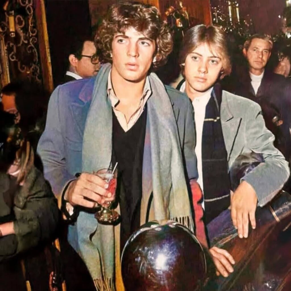 Do You Recognize Them? The Story Behind Rare Celebrity Photos That Still Fascinate Fans