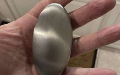 That Metal “Soap” by the Sink — The Science Behind Stainless Steel’s Odor-Removing Magic