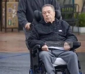 This rare paparazzi photo captures a legendary actor at 79,b seen in a quiet public moment years after a life-changing health event in 2012