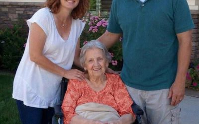“I gave up my career for 12 years to care for my husband’s mother — then, at her funeral, her lawyer handed me an envelope just moments after my husband served me DIVORCE PAPERS.  When I married Dean, I thought I was getting the kind of family people dream about.  His parents treated me like one of their own.  His mother, Eleanor, especially. … En voir plus