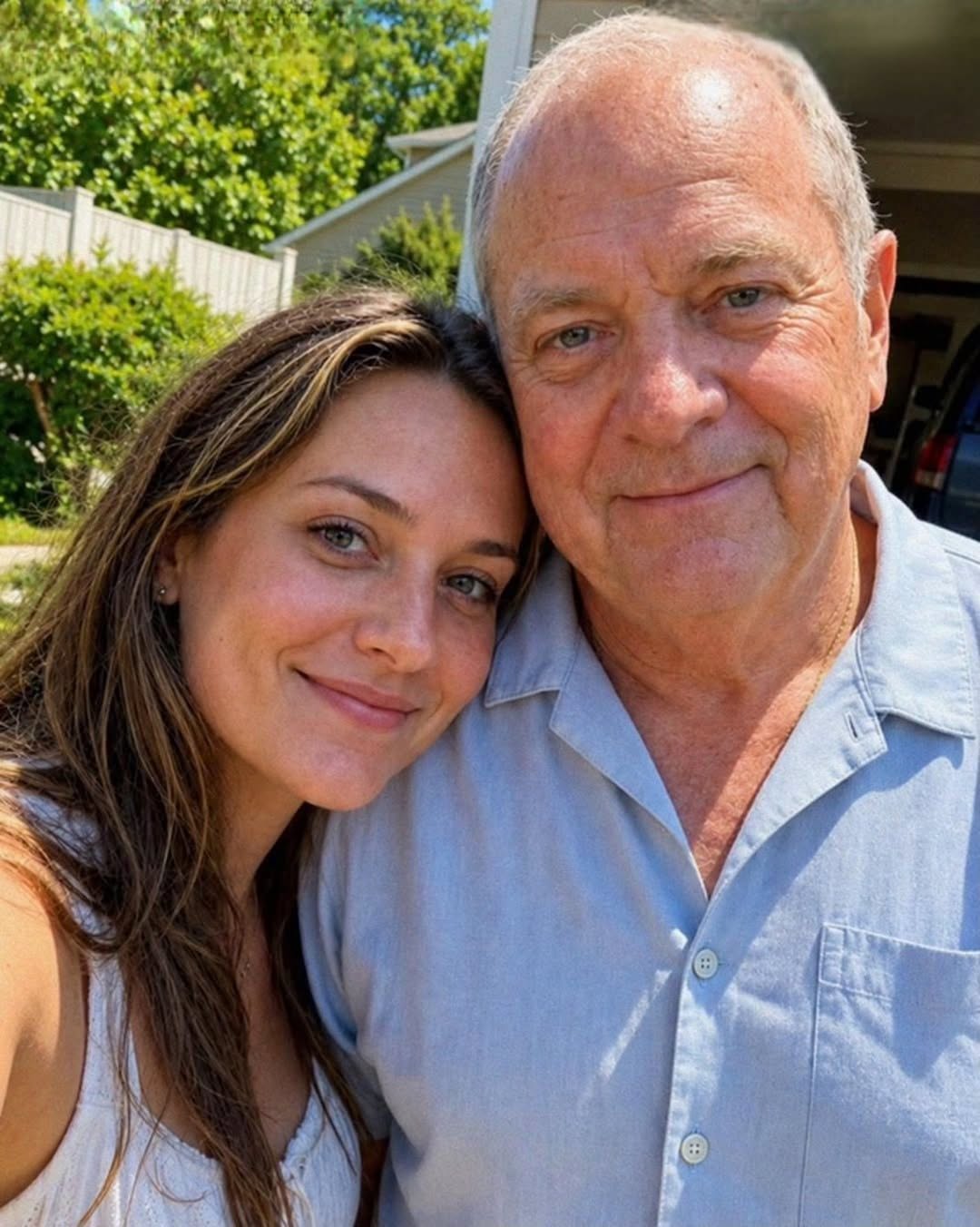 My father’s final wish was for me to open his garage in front of the whole family — what we found inside made my brother turn pale. I’m Chloe, 34. My father and I shared a quiet bond built on Sunday coffee and conversations that often required very few words. My older brother, Greg, had always been Dad’s golden child. Still, Greg never let Dad’s preference come between us. He was a loving, protective brother, and we had always been close. Our mother had passed away years earlier. Last month, Dad died unexpectedly from a heart attack. Greg and I were devastated and leaned on each other throughout the funeral arrangements. For the last five years of his life, Dad had kept his detached garage locked. He boarded up the windows, carried the only key with him, and refused to tell anyone what was inside. Naturally, everyone assumed Greg would inherit both the house and whatever Dad had hidden there. But after the funeral, Dad’s lawyer gathered us in his office and read one instruction our father had left behind. Before the will could be opened, I had to unlock the garage in front of the entire family. Dad had specifically written that Greg and every other close relative had to be present. Yesterday, nearly twenty family members gathered in the driveway of our childhood home. Greg stood beside me with one arm around my shoulders and his phone raised to record everything. “Let’s see what Dad left us,” he said with a smile. My hands trembled as the lawyer gave me the key. I slid it into the old padlock, turned it, and slowly lifted the garage door. The moment Greg looked inside, his phone slipped from his hand and hit the concrete. All the color drained from his face. Around us, our relatives fell silent. Then I looked inside. My breath caught, and my knees nearly gave way. In that moment, I finally understood why Dad’s final wish had been for me to open it in front of everyone. ⬇️ Voir moins