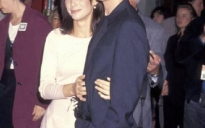 Sandra Bullock’s son is all grown up and he might look familiar to you… Check the comments 👇