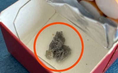 I found this inside the lid of my brand new pack of cigαrettes. I’ve been looking at it for quite a while but still can’t figure out what it is. Any ideas? Does anyone know what this is? Check the first comment for the answer 👇