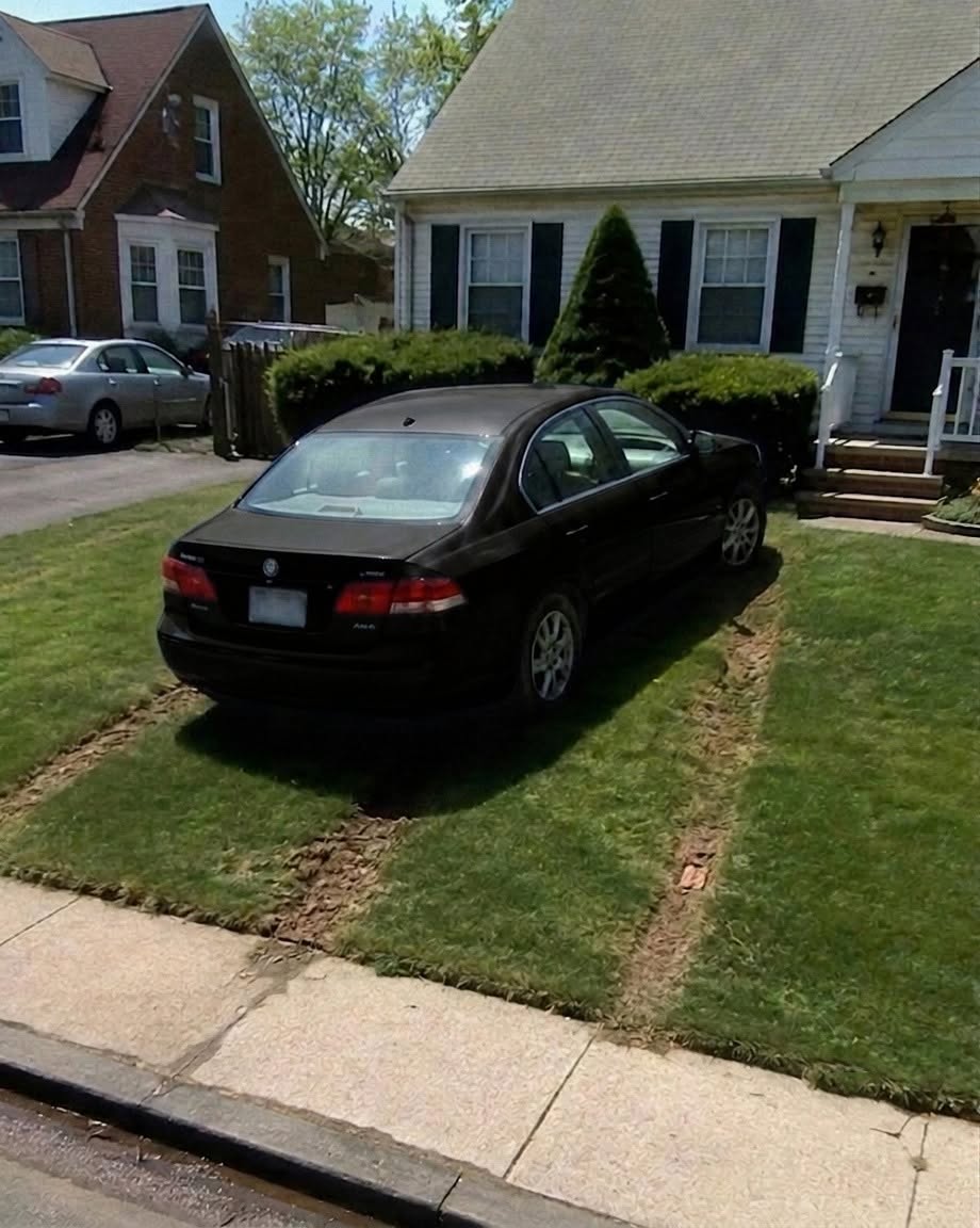 My Neighbor Parked His Car on My Lawn – The Surprise Waiting for Him the Next Morning Was Priceless