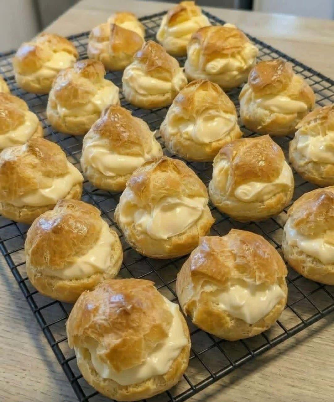 Famous Cream Puffs with Celebrated Filling