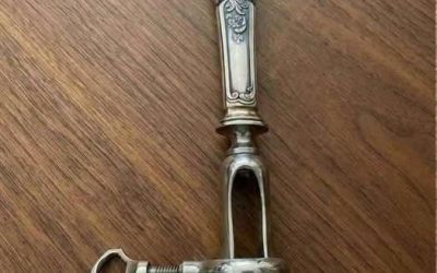 Found this in my grandma’s dresser after she pαssed. None of us have a clue what it is.