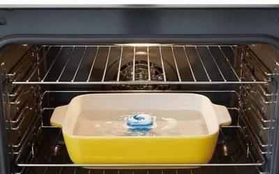 Here’s a Simple Old-Fashioned Trick for Cleaning an Oven