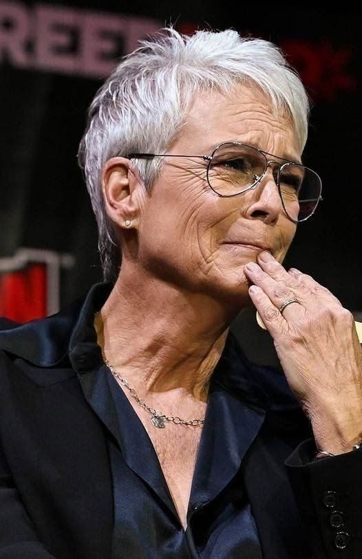 Jamie Lee Curtis Overwhelmed with Grief Makes the Heart-Wrenching Announcement…see more