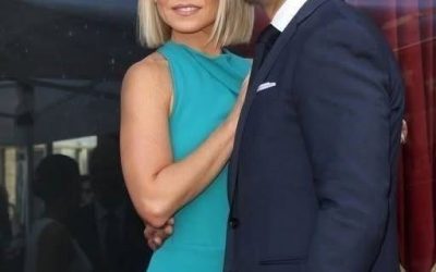 Kelly Ripa and Mark Consuelos Bid Farewell…b/See more