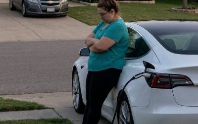 My neighbor was secretly charging her electric car from my house every night — instead of calling the cops, I did something better to teach her a lesson. I’m a 60-year-old widow who lives alone in a small suburban house, so my electricity bill is usually pretty predictable. That’s why my jaw nearly hit the floor when my bill was suddenly TWICE as high last month. I couldn’t figure out why. I hadn’t bought any new appliances, and everything was running exactly the same as before. But one night, I couldn’t sleep at all, and even my pills weren’t helping. Then I heard a strange noise outside my window. I looked out and nearly fainted. My neighbor, Monica, was charging her Tesla directly from MY HOUSE. She had parked her car as close to my driveway as possible, and the charging cable ran from her car straight to the outdoor outlet on the side of my garage. I immediately rushed outside and asked: “Monica, what are you doing?” She just shrugged and said: “Charging my car. What’s the big deal?” I could barely stop myself from shouting. “But you’re charging your car FROM MY HOUSE!” She sighed as if I were the unreasonable one. “Oh, please. You live alone. How much electricity could you possibly need? Don’t be so stingy! I have three kids, and I always have errands to run. And you? You’re retired. You just sit at home.” I couldn’t believe it. Monica had three kids, a newer house, a beautifully landscaped yard, and a brand-new Tesla. She WASN’T poor. She was just unbelievably cheap. Once, she walked into my garage and took my lawn mower. Another time, she simply swiped a garden gnome because it “looked better in her yard.” They were small things, but they told me exactly what kind of person she was. Still, I tried to keep the peace. When I told her she was using MY electricity and that my electric bill had doubled, she just burst out laughing and said: “It’s probably only a few dollars. God, you’re greedy!” That was it. Monica clearly wasn’t going to respond to politeness. So I smiled and went back inside. The next day, I did SOMETHING near my garage. When she came back that evening to charge her car again, she screamed so loudly that the whole neighborhood came running outside to see WHAT WAS GOING ON… ‌­ Voir moins